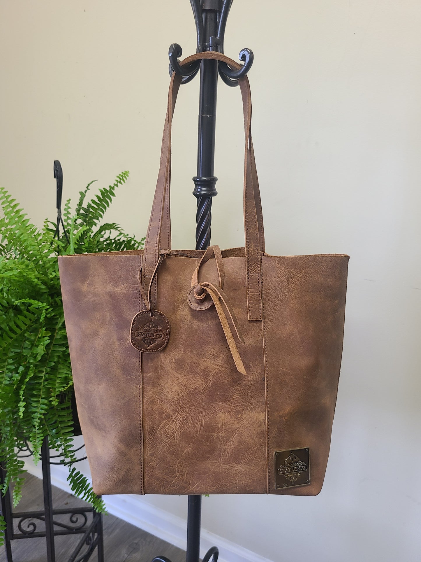 Women's Hunter Leather Tote Bag - Light-Status Co. Leather Studio