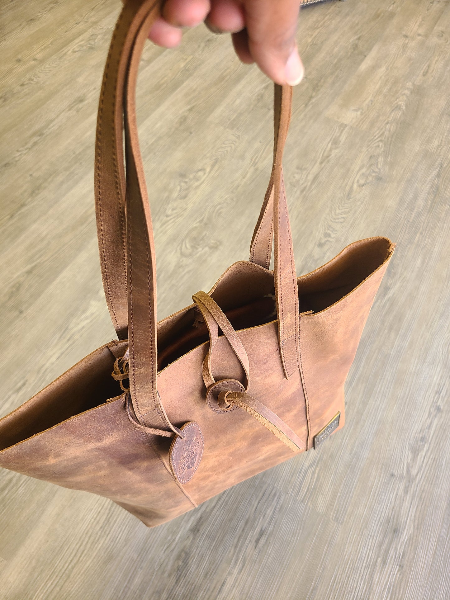 Women's Hunter Leather Tote Bag - Light-Status Co. Leather Studio