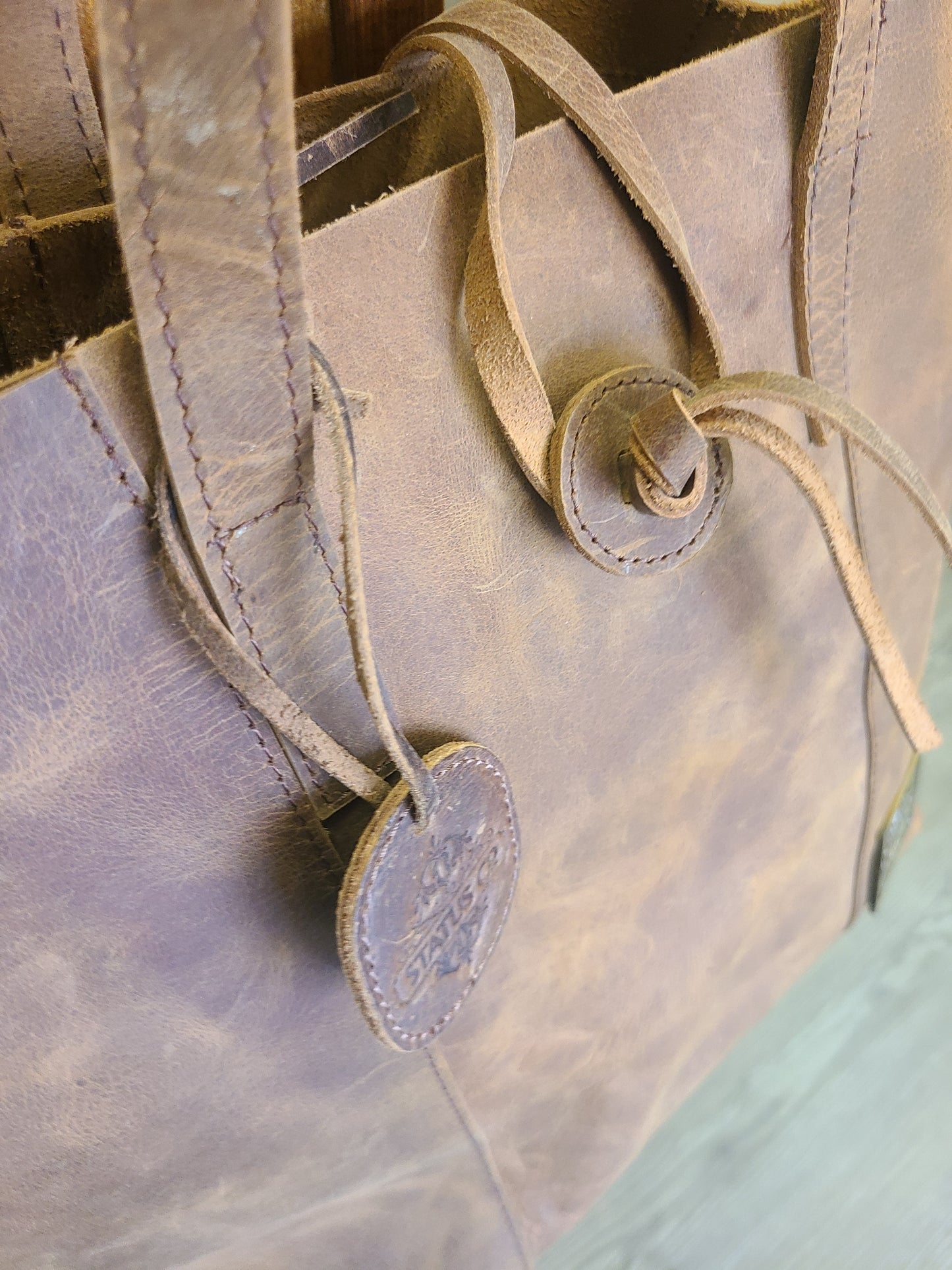 Women's Hunter Leather Tote Bag - Light-Status Co. Leather Studio