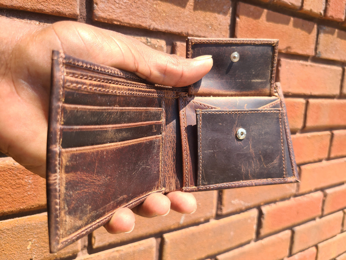 Classic Bison Leather Coin Pocket Bifold Wallet